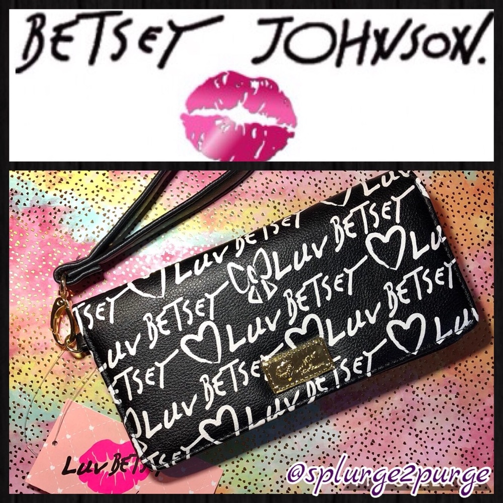 BETSEY JOHNSON Black & White Wallet Wristlet -NWT!